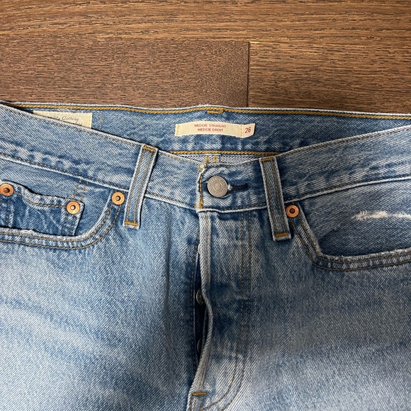 Levi Wedgie Straight Jeans - Picture 2 of 3